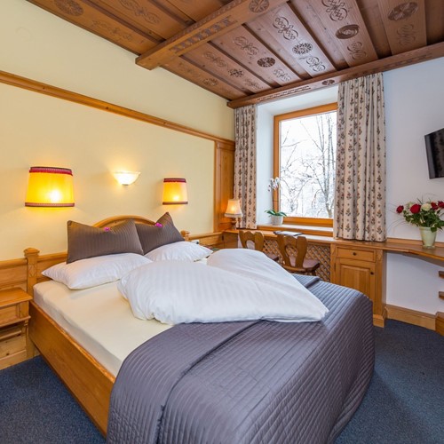hotel-neue-post-zell-am-see-standard-room-2.jpeg