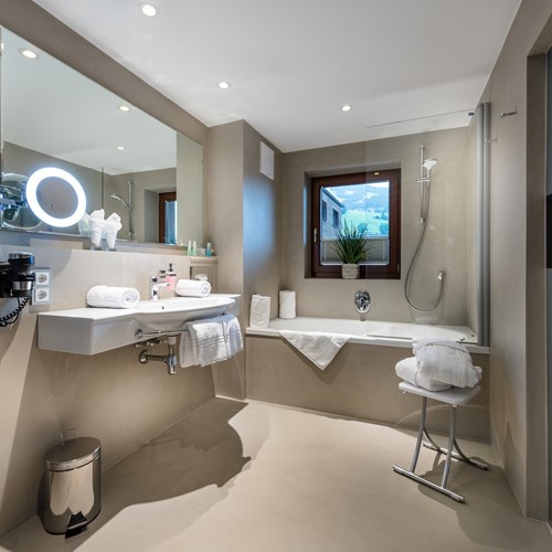 hotel-alpin-saalbach-bathroom.jpg