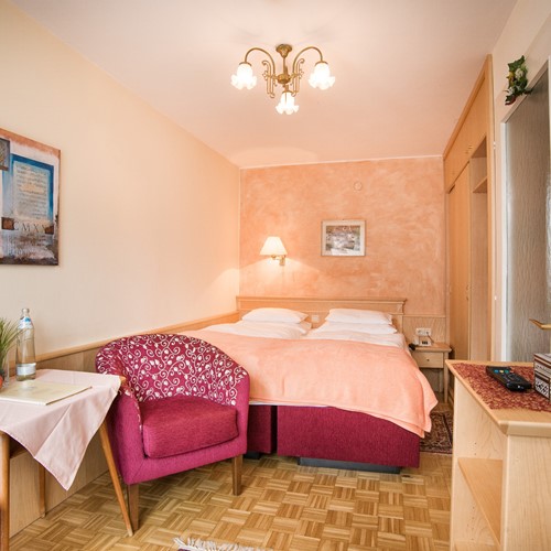hotel-alpenblick-bad-gastein-double-room.JPG