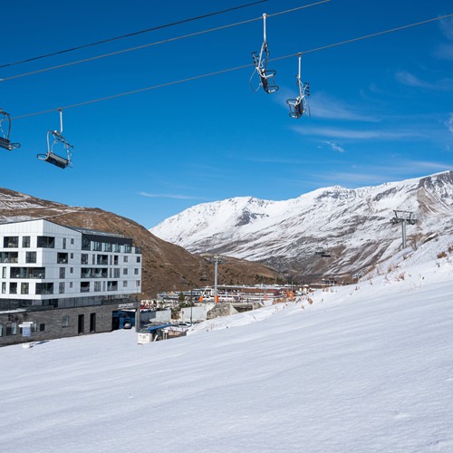 Hotel VoulezVous - exterieur vue des pistes .jpg