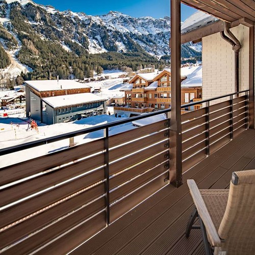 635a6ed6f2ef04201f8cf182_Ausblick-Balkon-Dorf-Sunstar-Hotel-Wengen-Schweiz__FocusFillWzEyODAsODEwLCJ5IiwzMl0 (1).jpg