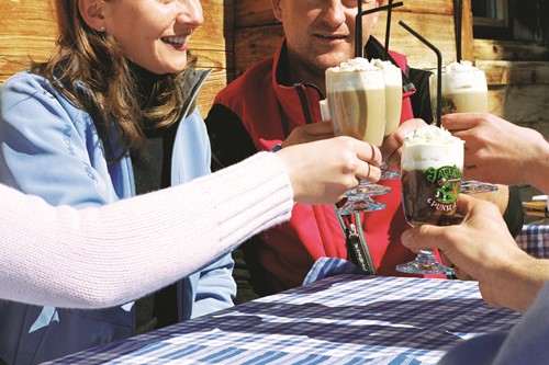 afternoon-hot-chocolate-stop-on-the-mountain