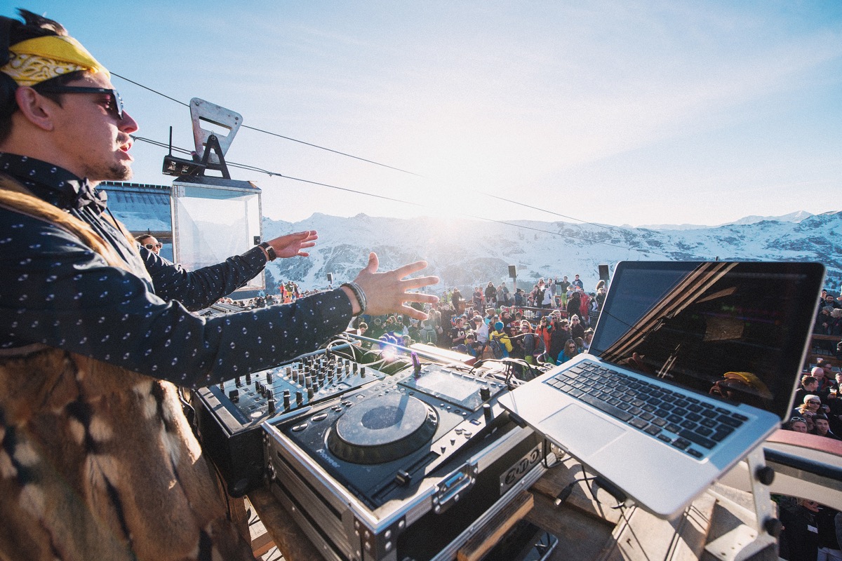 Apres Ski La Folie Douce Meribel.jpg