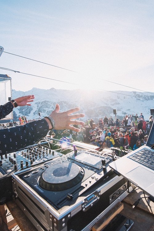 Apres Ski La Folie Douce Meribel.jpg