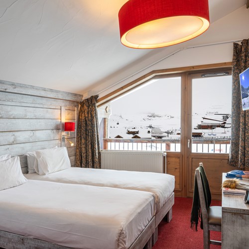 Hôtel l'Aiguille Percée - Chambre 004.jpg