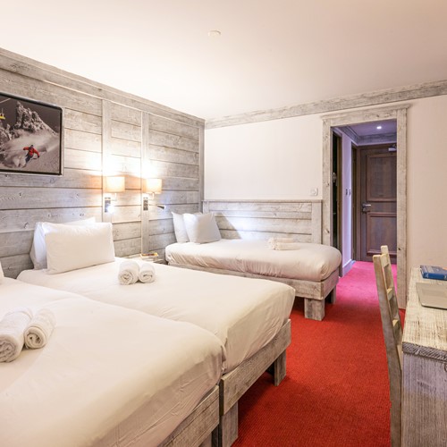 Hôtel l'Aiguille Percée - Chambre 013.jpg