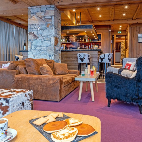 Hôtel l'Aiguille Percée - Bar 007.jpg