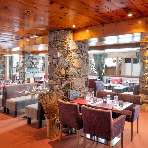 Hôtel l'Aiguille Percée - Restaurant 001.jpg