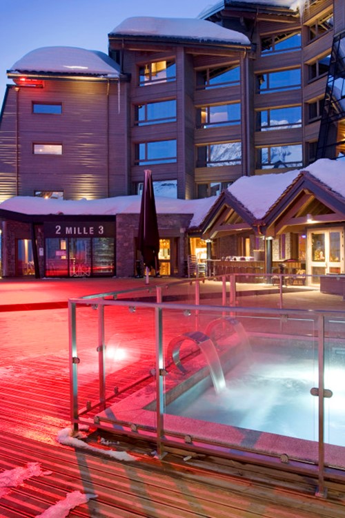 altapura-hotel-val-thorens-piscine-exterieure.jpg