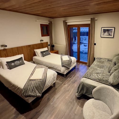 Room-6-mouria.jpg
