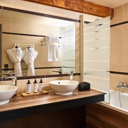 L'Arboisie bathroom.jpg