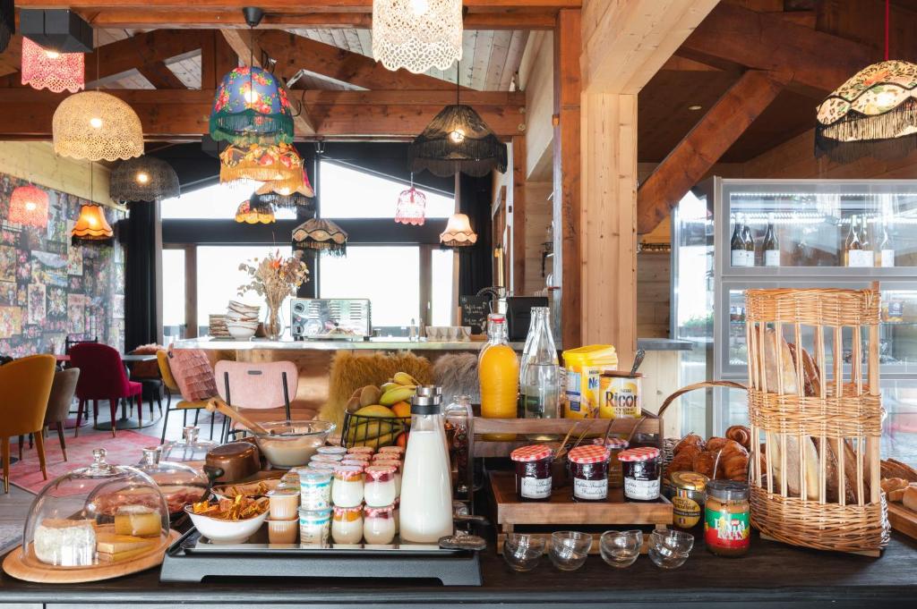 Mamie M - Breakfast.jpg