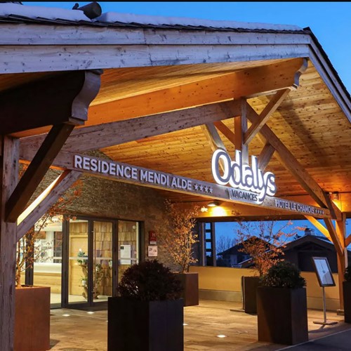 Exterior Hotel Le Chamois.jpg