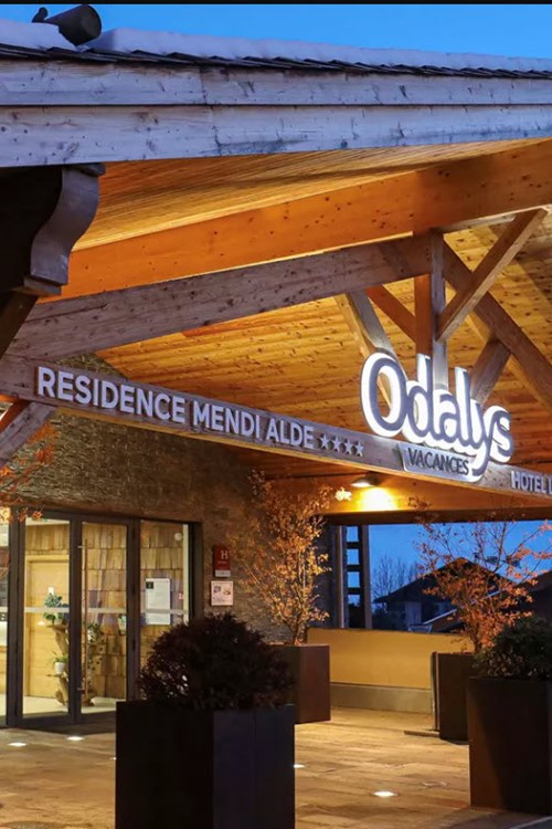 Exterior Hotel Le Chamois.jpg