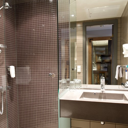 king bathroom at the Radisson Blu Mountain Resort Trysil