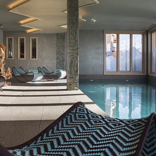Hotel Le Taos Tignes-indoor pool and panoramic windows