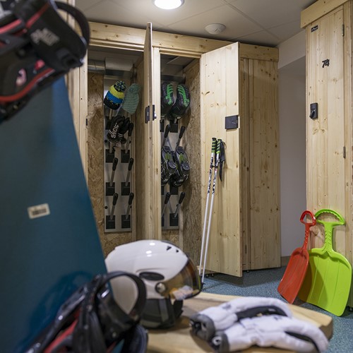 Hotel Le Taos Tignes-ski room-heated racks-lockers