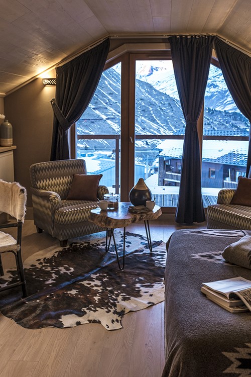Hotel Le Taos Tignes-bedroom with large window