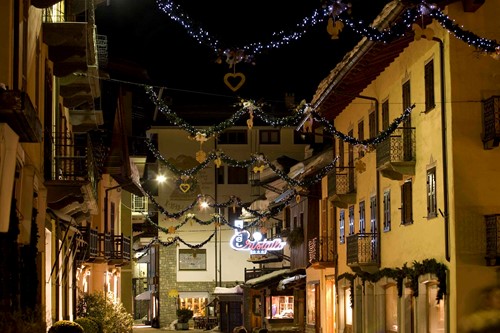 Courmayeur-Italy-Street.jpg