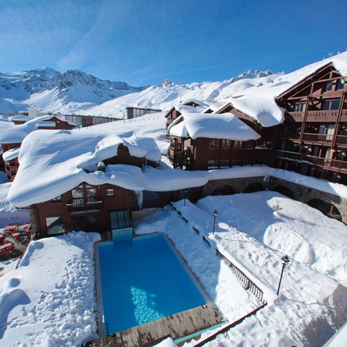 Outdoor pool surrounded by snow-Hotel Village Montana-Tignes