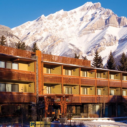Banff Aspen Lodge, ski hotel in Banff, Canada - exterior view with mountain