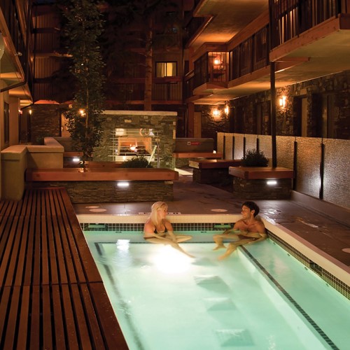 Banff Aspen Lodge, ski hotel in Banff, Canada - outdoor swimming pool