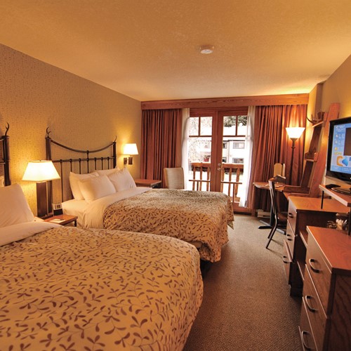 Banff Caribou Lodge & Spa, family room - ski hotel in Canada