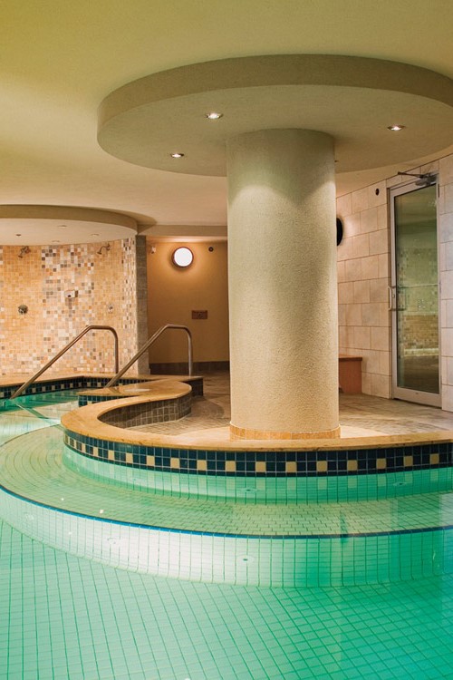 Banff Caribou Lodge & Spa, indoor pool - ski hotel in Canada