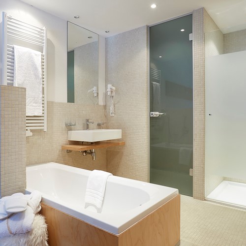 Chalet Amalien Haus, ski accommodation in St Anton, Austria. En suite.