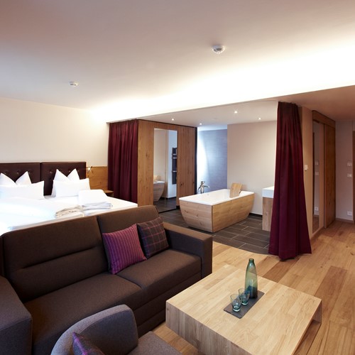 Anthonys-Hotel-St-Anton-Bedroom-1.jpg