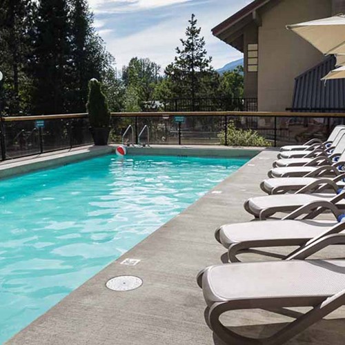 Crystal Lodge, ski accommodation in Whistler. Outdoor hotel pool