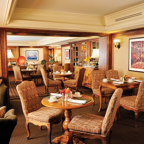 Fairmont-Chateau-Whistler-Gold-Lounge.jpg