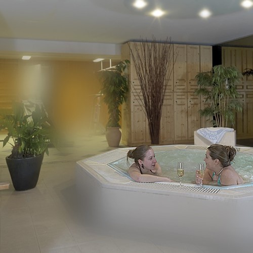 Hotel-Alpina-Chamonix-Jacuzzi.jpg