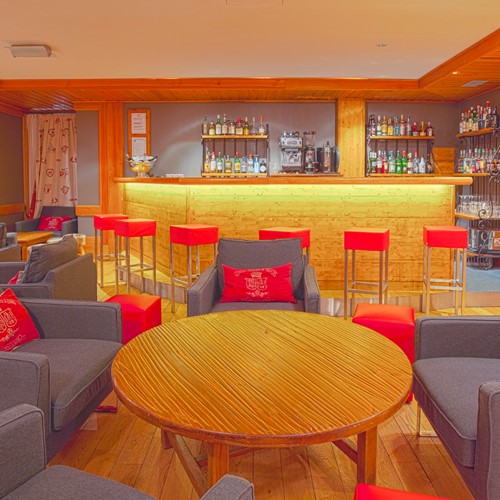Hotel Royal Rochebrune, Megeve ski hotel in France, Bar/coffee shop