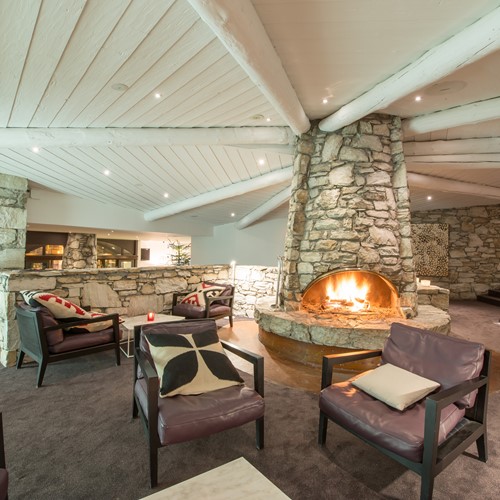 Hotel L'Aigle des Neiges-Val d'Isere-lounge area with fire