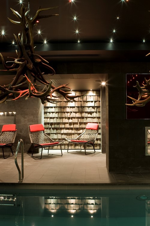 Hotel-Avenue-Lodge-Val-d-Isere-swimming-pool-and-spa