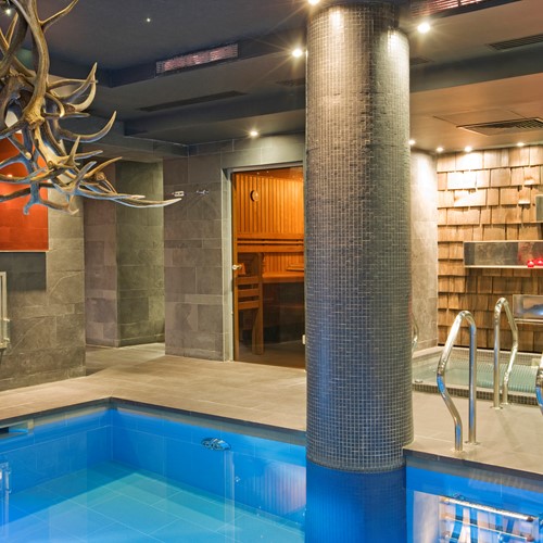 indoor-pool-at-Hotel-Avenue-Lodge-Val-d-Isere-ski-resort