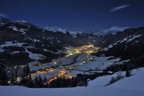 Mayrhofen-by-night