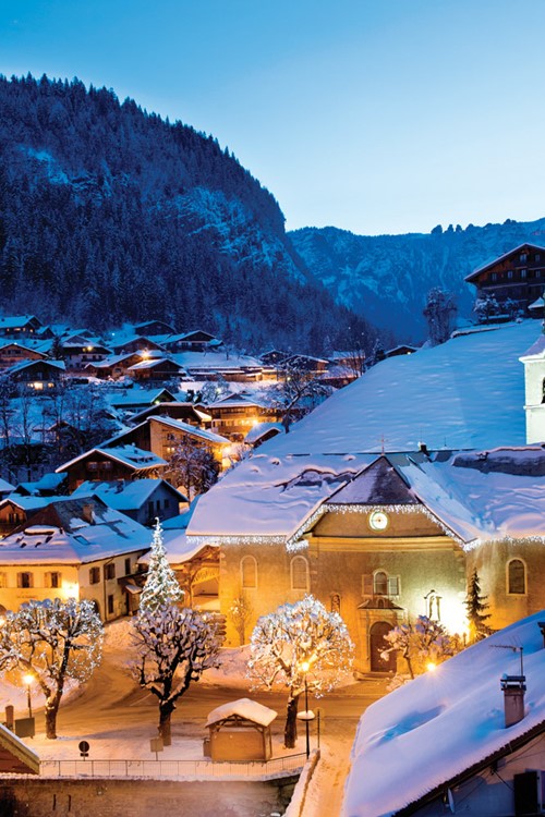Morzine-France-town-at-night.jpg