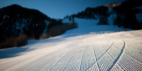 Why Plan A Sunday To Wednesday Ski Break?
