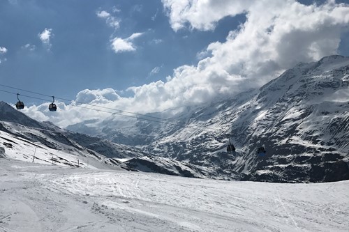 Obergurgl-pistes-blue-skies