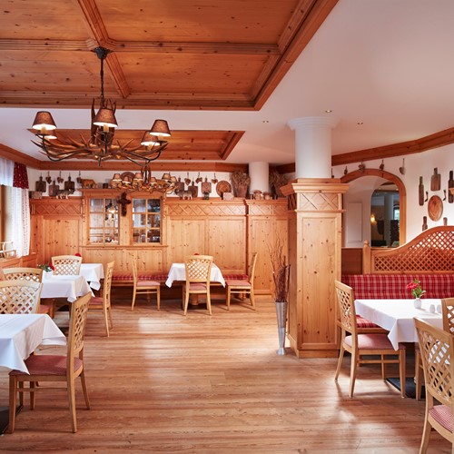 Kaprun-Alpenhaus-hotel-bar.jpg