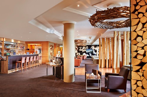 Das Alpenhaus, Ski hotel in Kaprun Austria - bar and lounge area