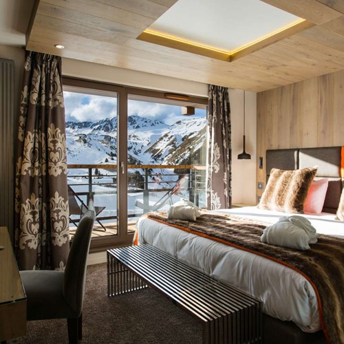 Hotel Taj-i Mah, ski hotel in Les Arcs, France - room with mountain veiws