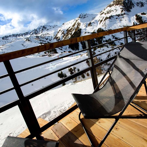 Hotel Taj-i Mah, ski in, ski out hotel in Les Arcs, France - balcony chair