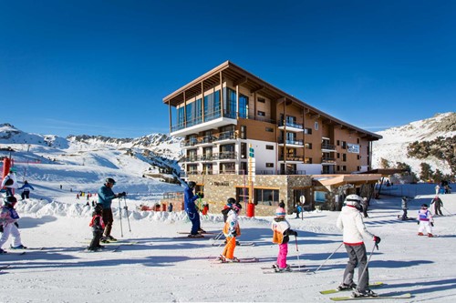 taj-i mah les arcs ski in ski out accommodation