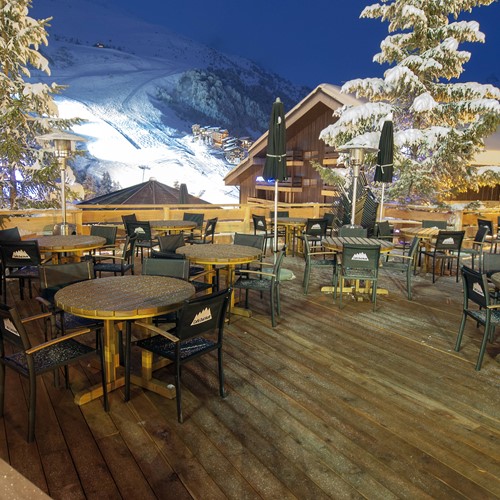 Hotel-le-Mottaret-Meribel-terrace-night.jpg