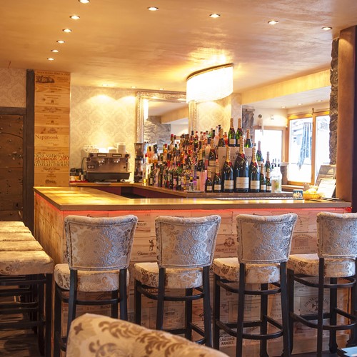 Hotel-le-Mottaret-Meribel-bar.jpg