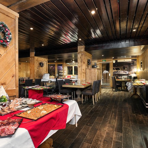 Hotel-le-Mottaret-Meribel-buffet.jpg