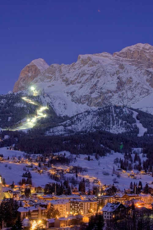 Cortina-ski-holidays-Italy-night skiing slopes